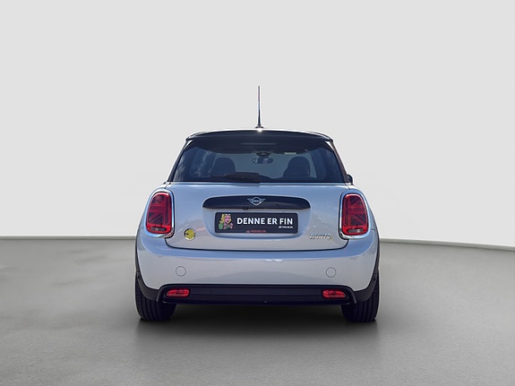 MINI Cooper SE 4 of 5