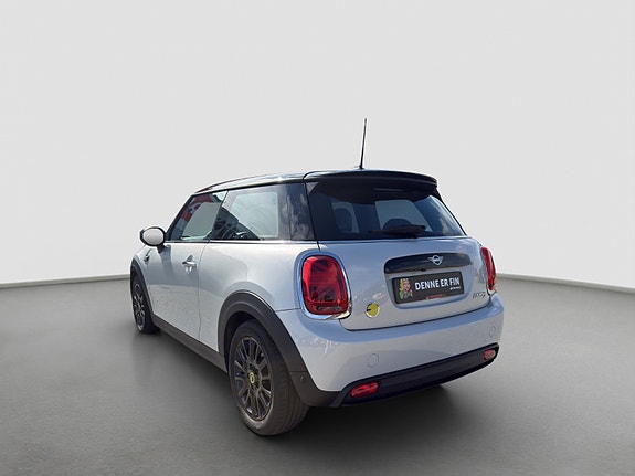 MINI Cooper SE 3 of 5