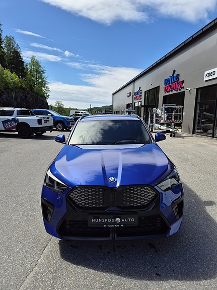 BMW iX2 2 of 30