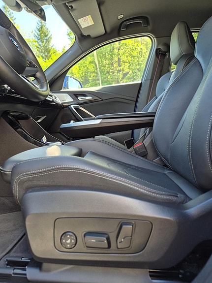 BMW iX2 16 of 30