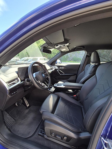 BMW iX2 14 of 30