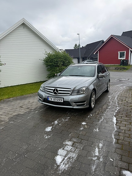 Mercedes-Benz C200 2 of 14