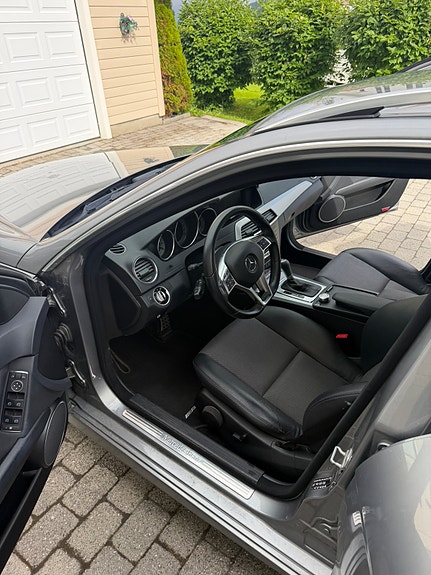 Mercedes-Benz C200 9 of 14