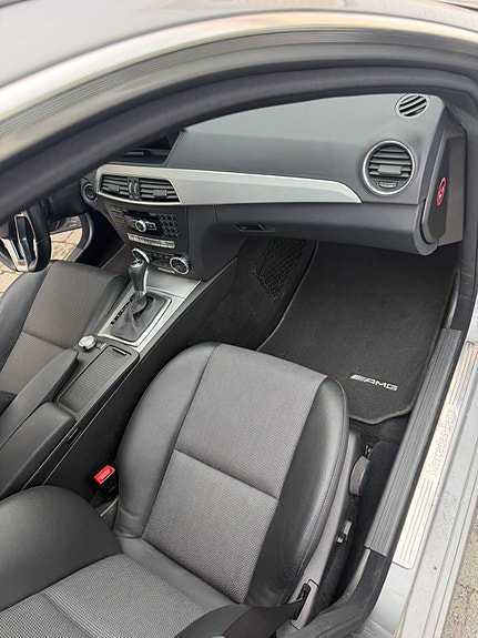 Mercedes-Benz C200 12 of 14