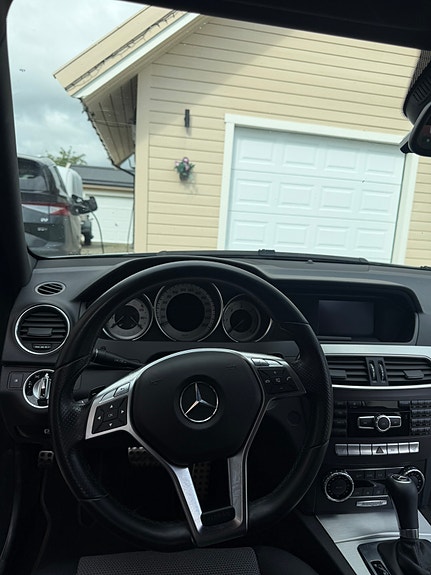 Mercedes-Benz C200 10 of 14
