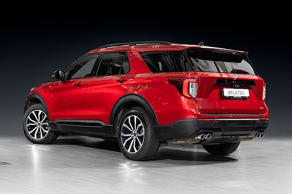 Ford Explorer 2 of 5