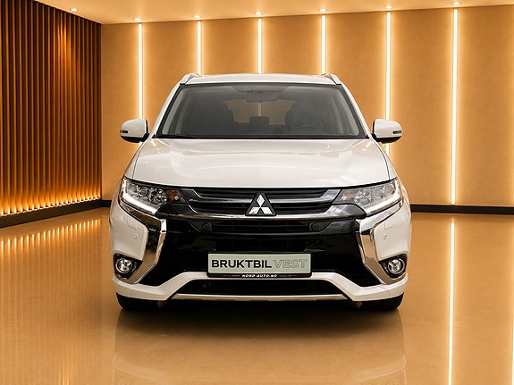 Mitsubishi Outlander 2 of 5