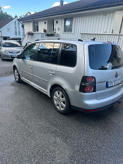 Volkswagen Touran 3 of 5