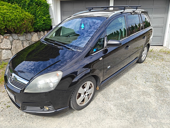 Opel Zafira 3 of 5