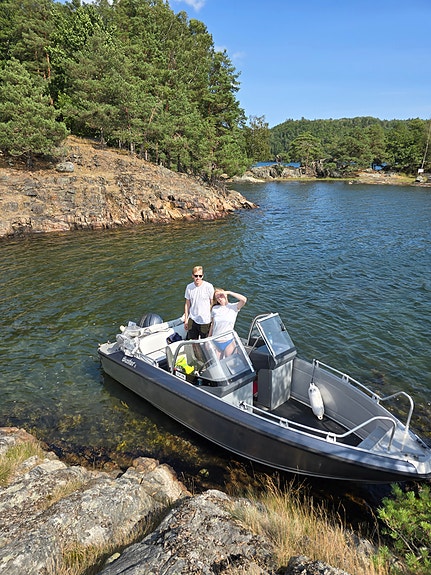 Buster X fra 2019 (120 timer) ny Q-skjerm (4G) og trimplan. Tilhenger medfølger. 4 of 21