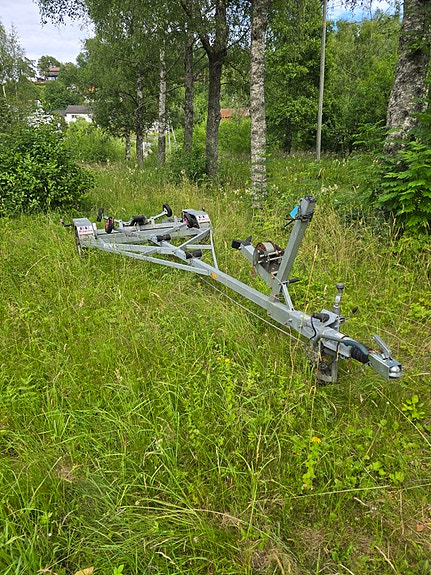 Buster X fra 2019 (120 timer) ny Q-skjerm (4G) og trimplan. Tilhenger medfølger. 12 of 21
