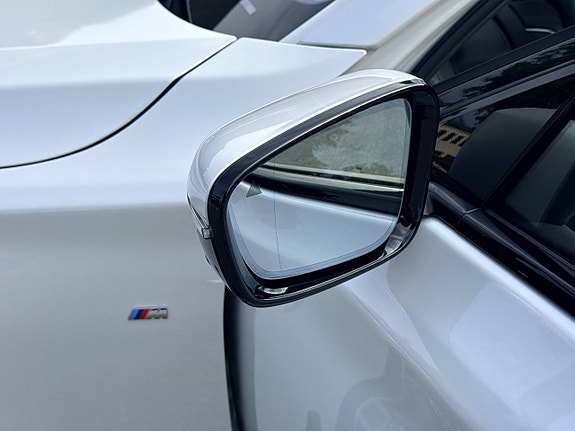 BMW 750i 11 of 30