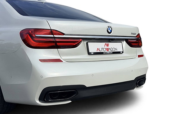 BMW 750i 14 of 30