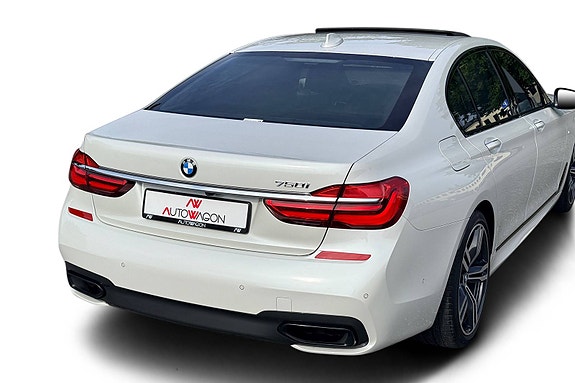 BMW 750i 15 of 30