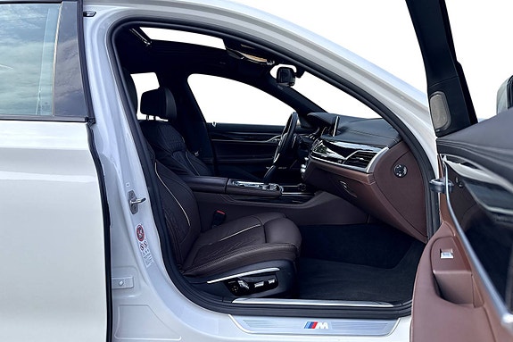 BMW 750i 22 of 30
