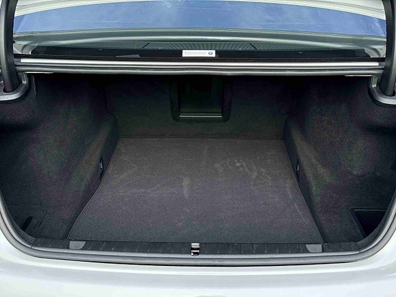 BMW 750i 17 of 30