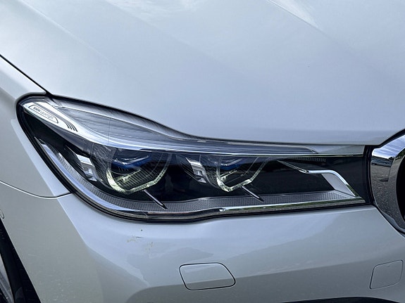 BMW 750i 8 of 30