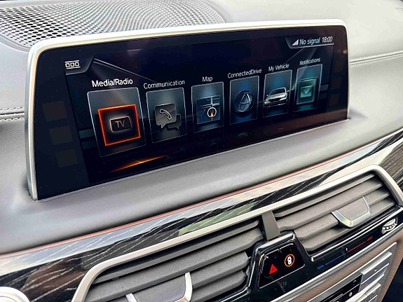 BMW 750i 30 of 30