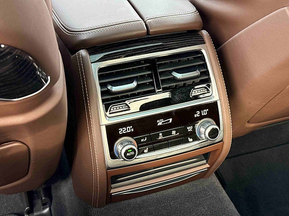 BMW 750i 25 of 30