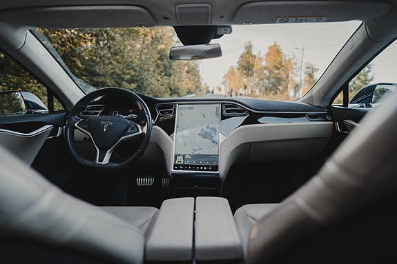 Tesla Model S 18 of 30