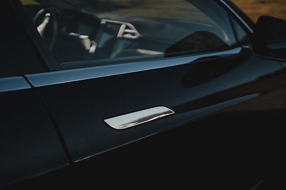 Tesla Model S 11 of 30