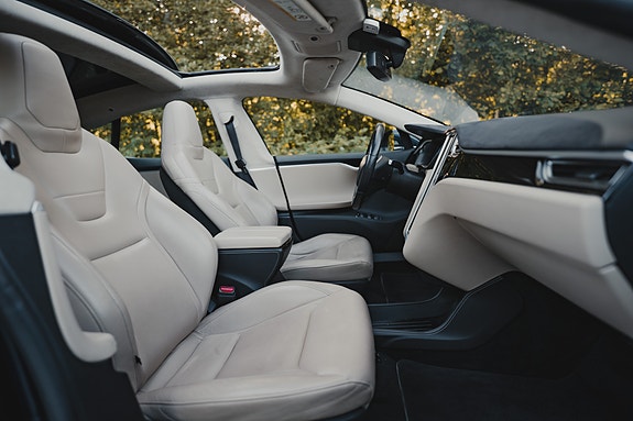 Tesla Model S 12 of 30
