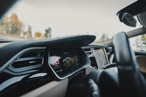 Tesla Model S 23 of 30