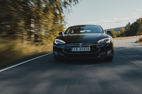 Tesla Model S 2 of 30