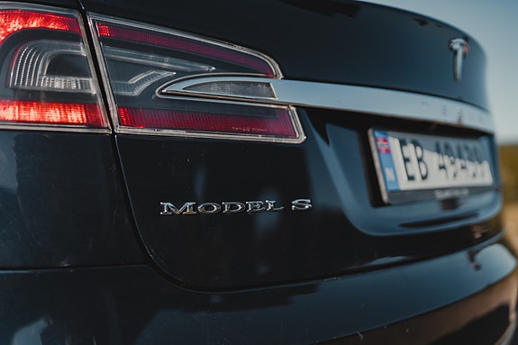 Tesla Model S 8 of 30
