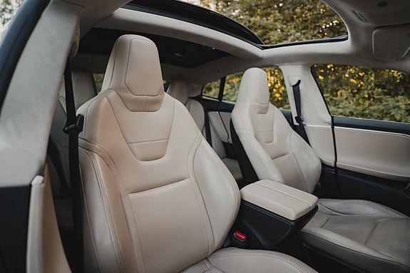 Tesla Model S 14 of 30