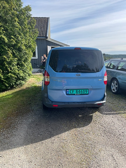 Ford Transit Courier 2 of 15