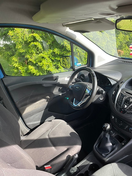 Ford Transit Courier 10 of 15
