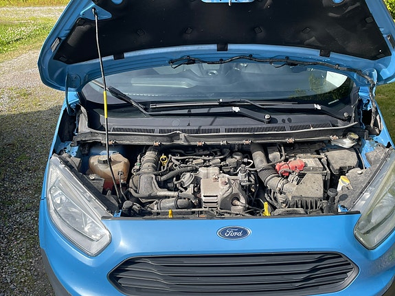 Ford Transit Courier 14 of 15