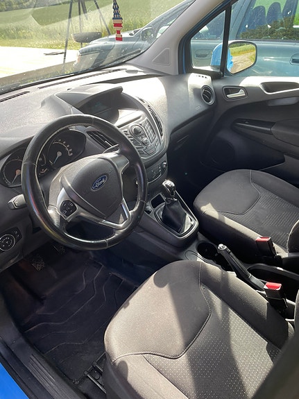 Ford Transit Courier 12 of 15