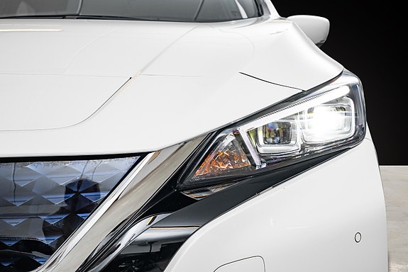 Nissan Leaf 3 of 5