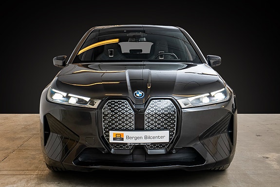 BMW iX 2 of 5