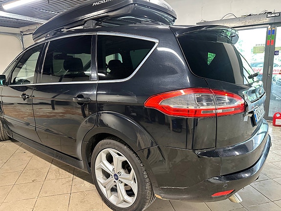 Ford S-MAX 4 of 5