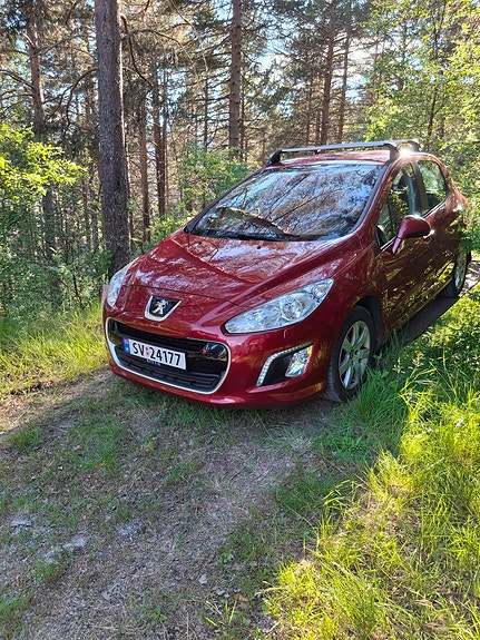 Peugeot 308 2 of 7
