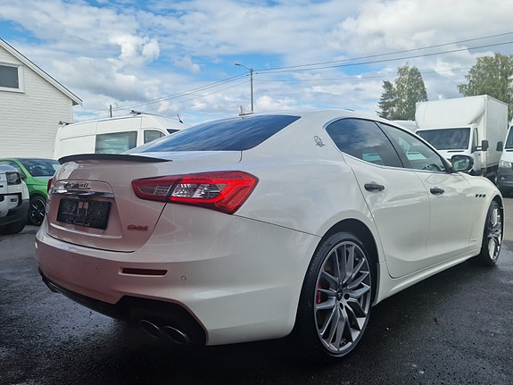 Maserati Ghibli 3 of 5