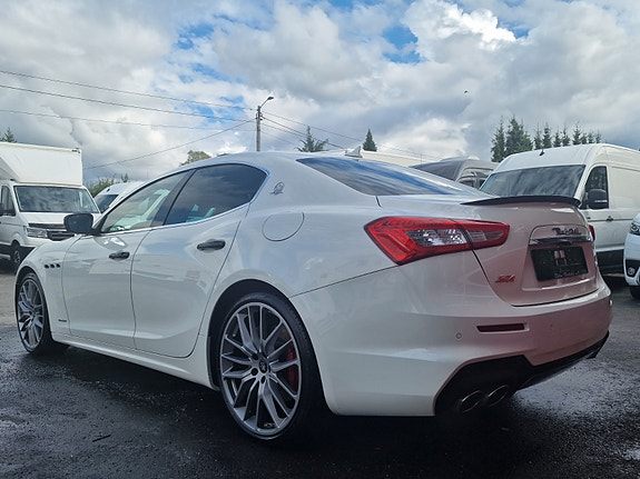 Maserati Ghibli 4 of 5