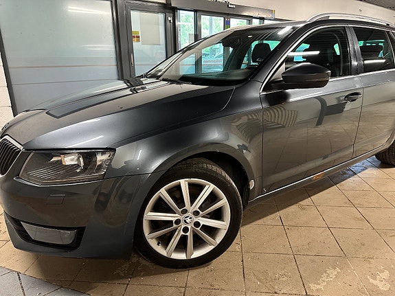 Skoda Octavia 2 of 5