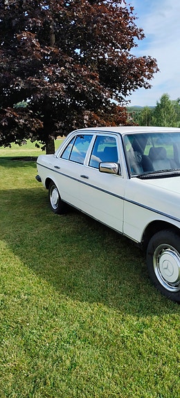 Mercedes-Benz 230 E 1984 photo 2