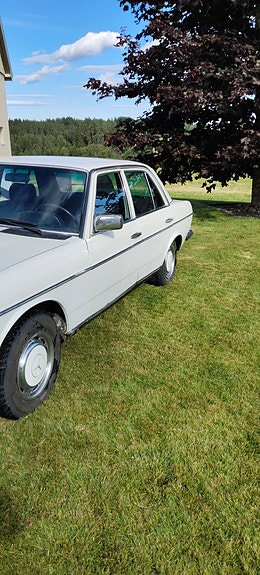 Mercedes-Benz 230 E 1984 photo 3
