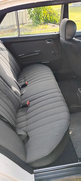 Mercedes-Benz 230 E 1984 photo 5