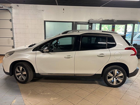 Peugeot 2008 2 of 5