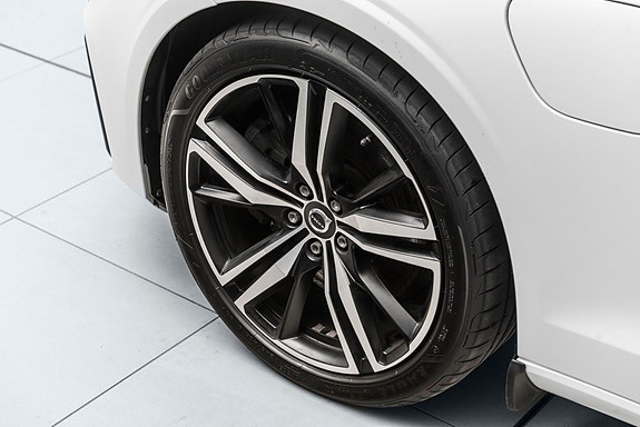 Volvo V60 9 of 30