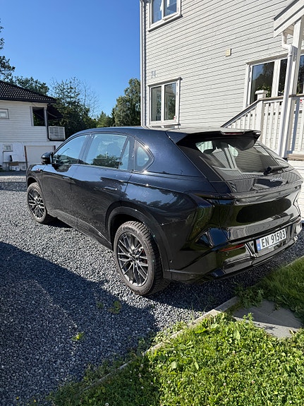 Hongqi EHS7 2 of 5