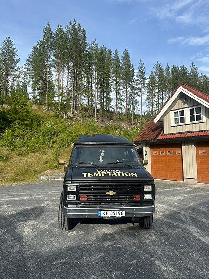 Chevrolet Van 3 of 5