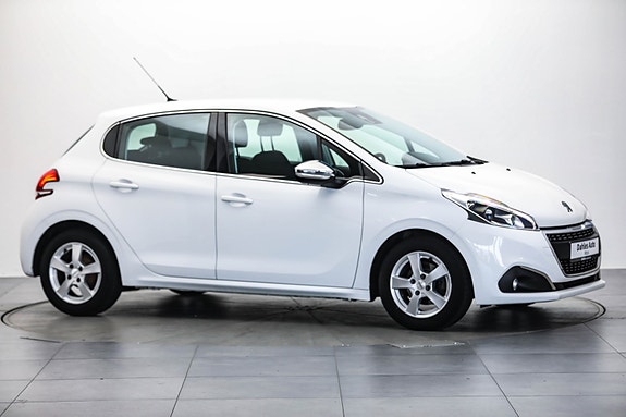 Peugeot 208 3 of 5