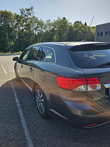 Toyota Avensis 4 of 5